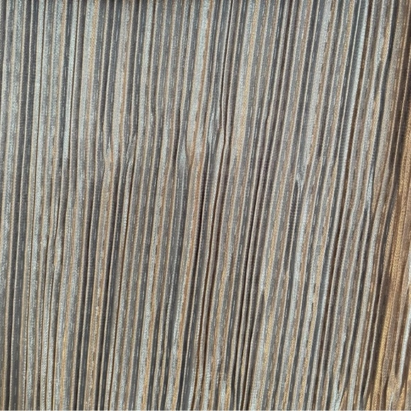 Off-shoulder Metallic top - Picture 4 of 4